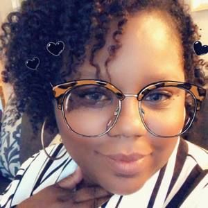 Meet your Posher, Monique